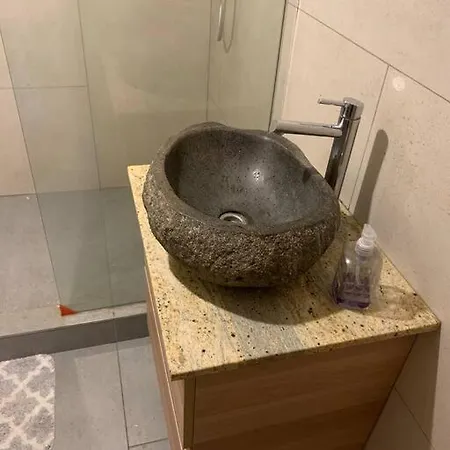 アパート Your 6 With Parking *