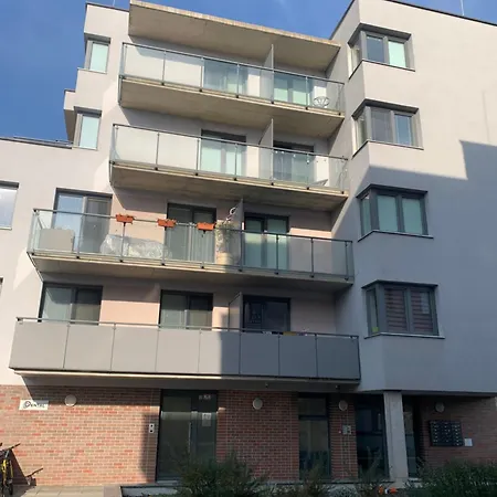 Your 6 With Parking アパート